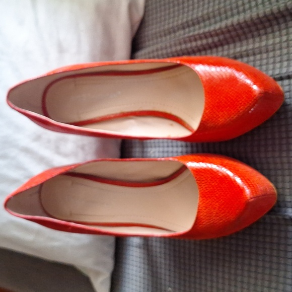 High Heel Pumps w/hidden platform - Picture 3 of 5